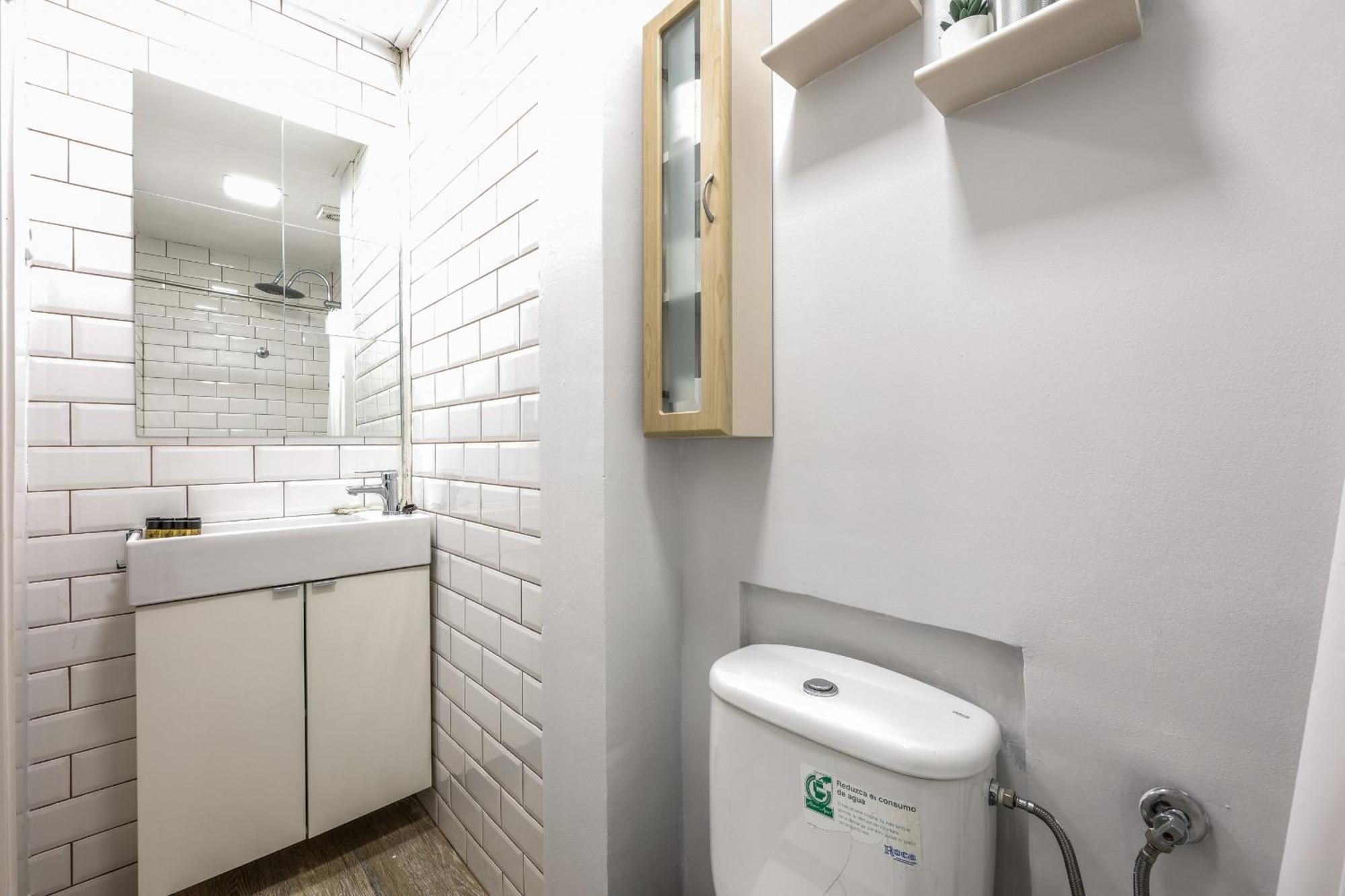Pequeno Apartamento Reformado En Tirso De Molina Alquiler Temporal Madrid Bagian luar foto