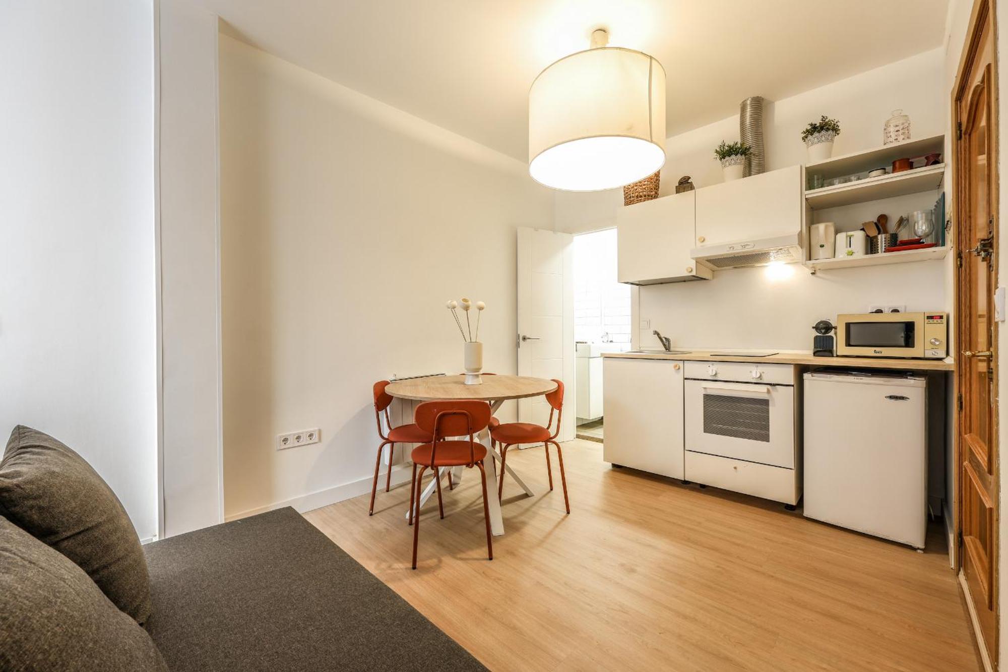 Pequeno Apartamento Reformado En Tirso De Molina Alquiler Temporal Madrid Bagian luar foto